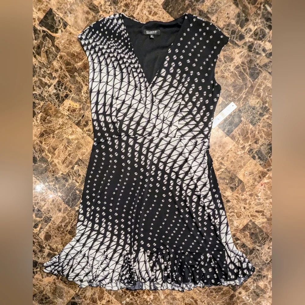 Glamour Black and White V-Neck Sheath Midi Dress - Picture 4 of 7